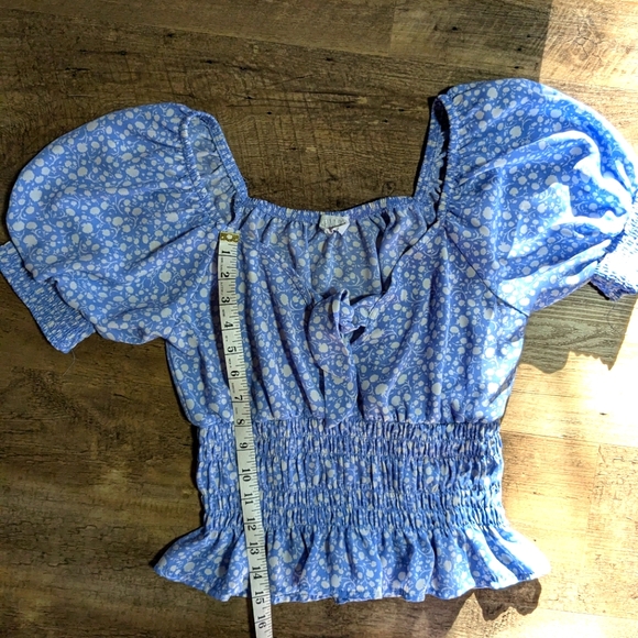 Sienna Sky Crop Top, Size Medium - Picture 2 of 6